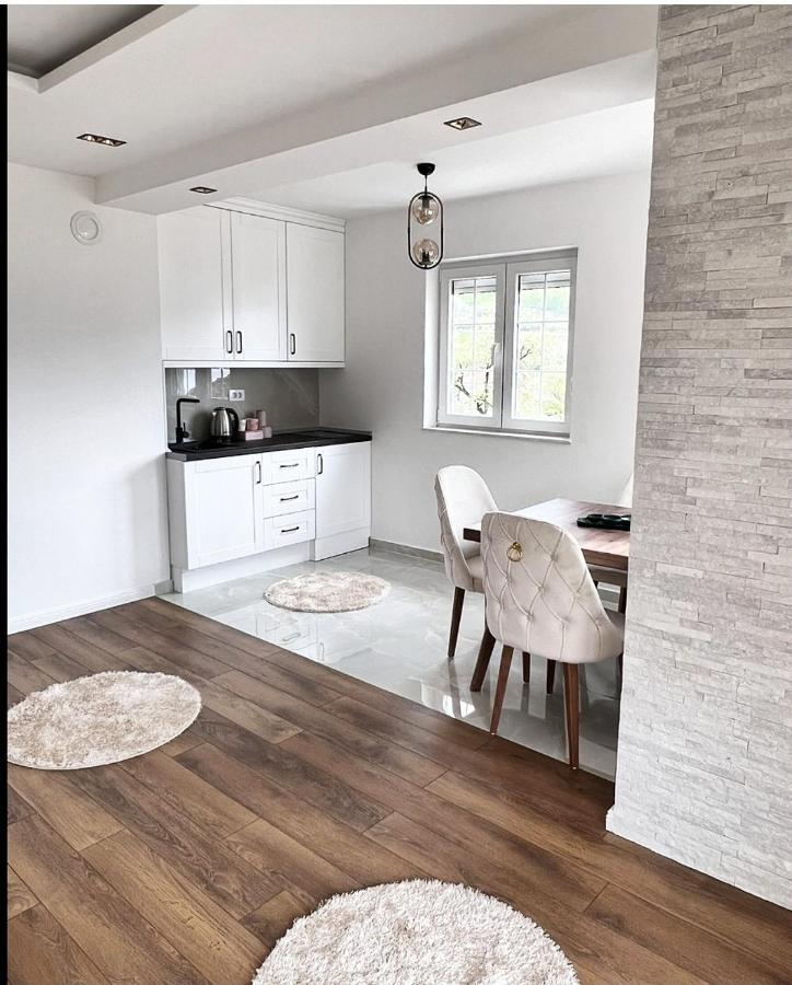 Ema Apartments Плав Экстерьер фото