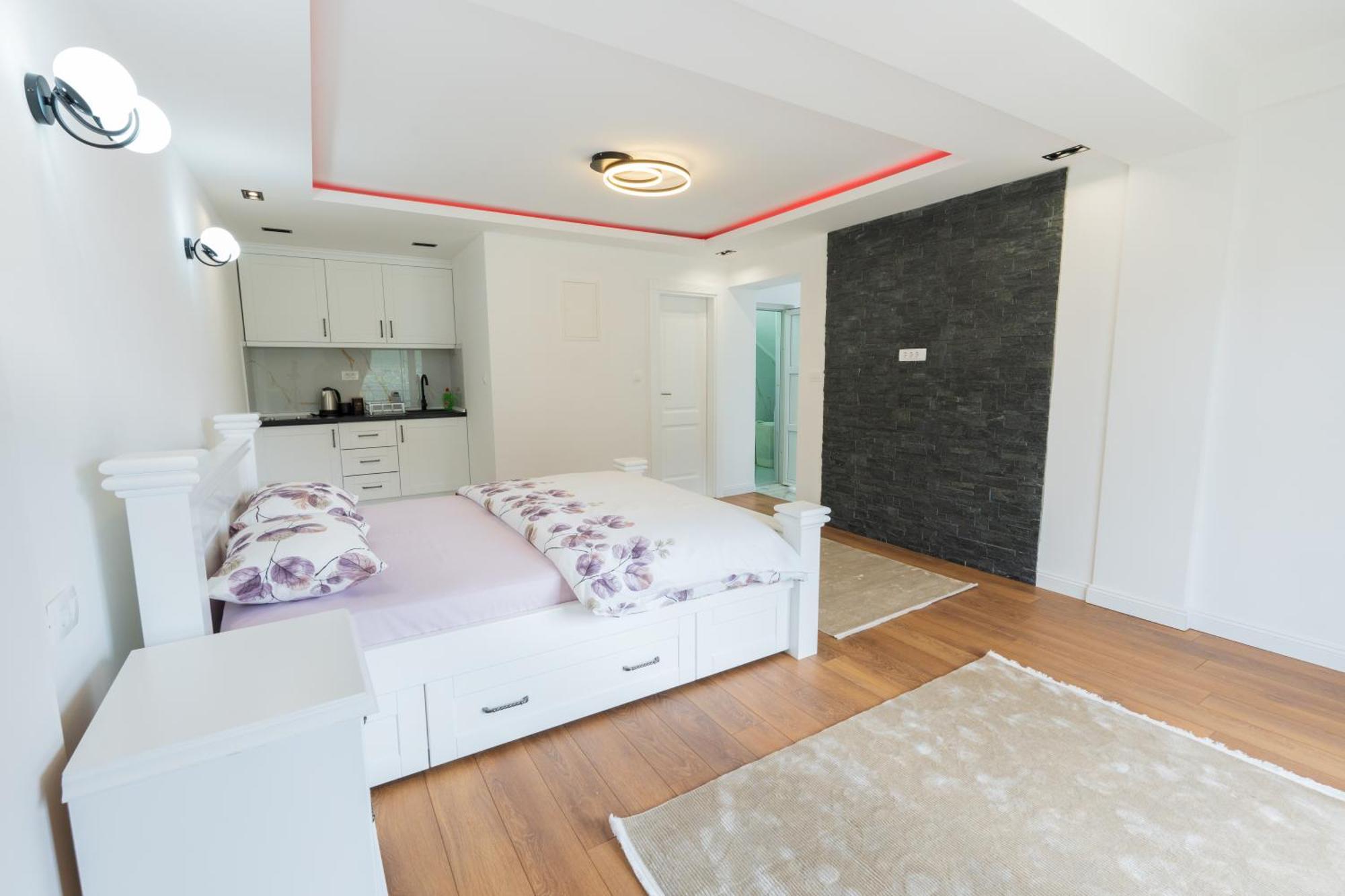 Ema Apartments Плав Экстерьер фото
