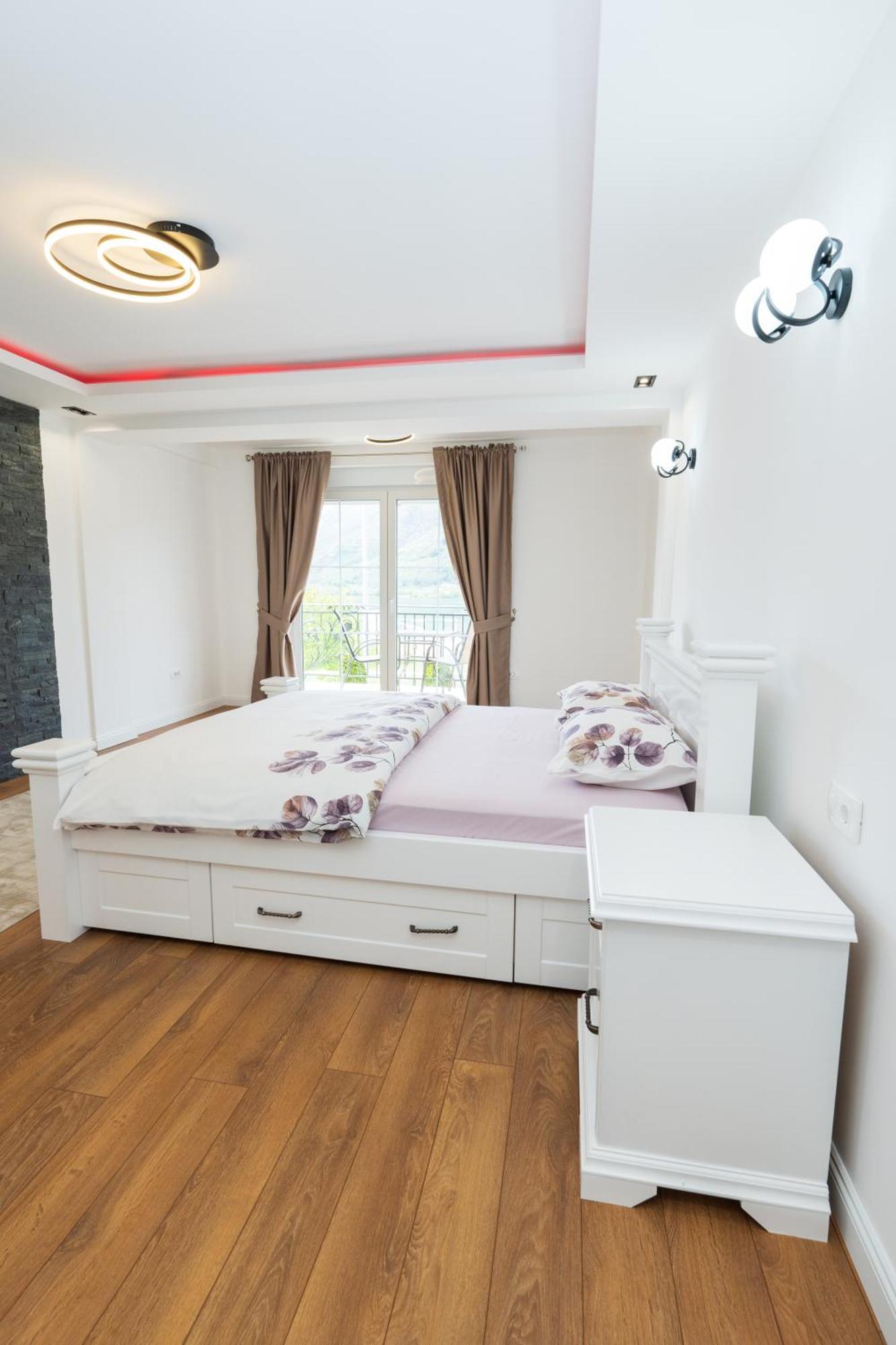 Ema Apartments Плав Экстерьер фото