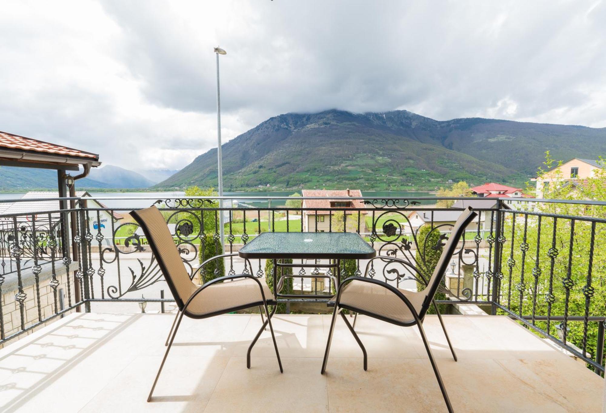 Ema Apartments Плав Экстерьер фото